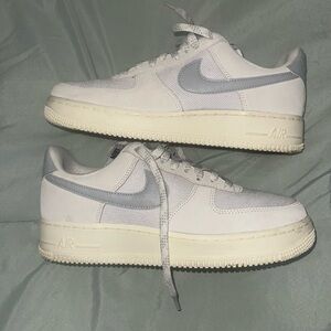 Nike Men's Air Force 1 '07 LV8 Shoes